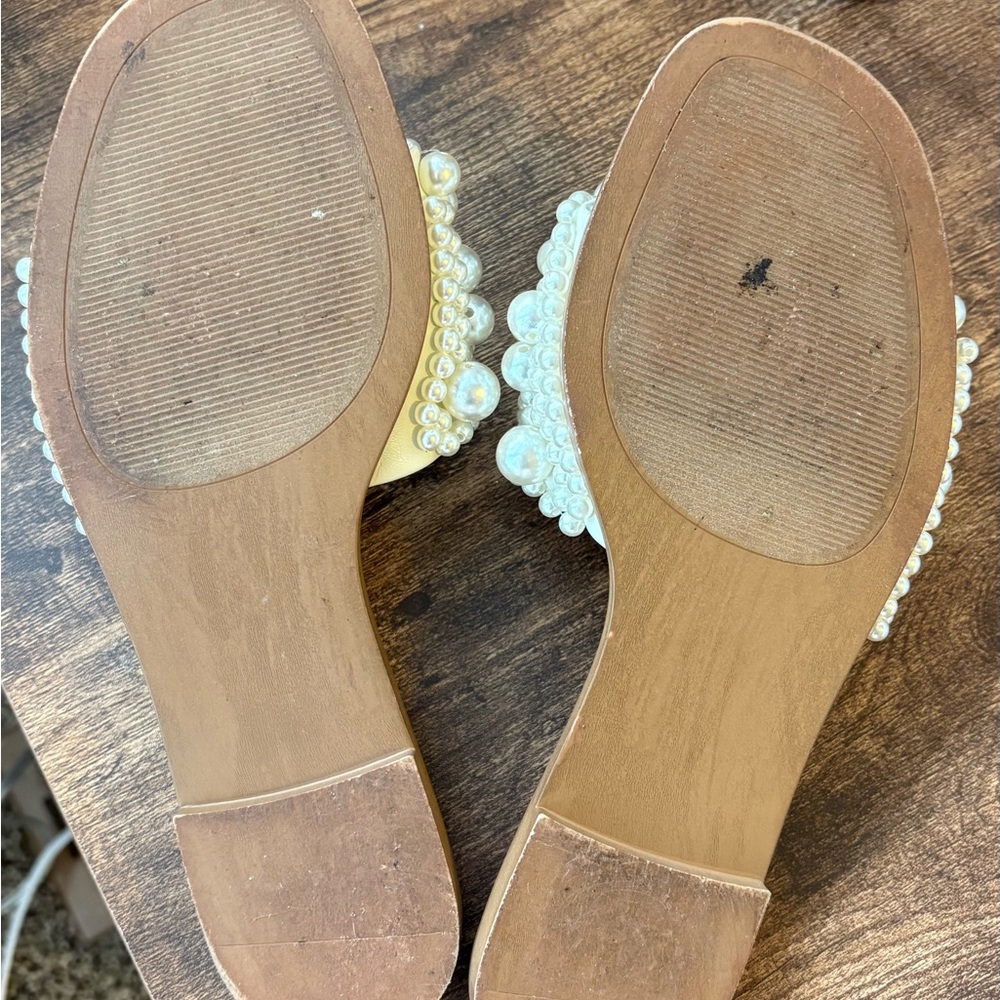 Steve Madden Cream Sandals with Pearl Embellishments - Picture 2 of 3